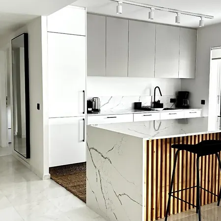 Apartment The White Marble - Spacious, 4br, 2ba By Bnc Athens