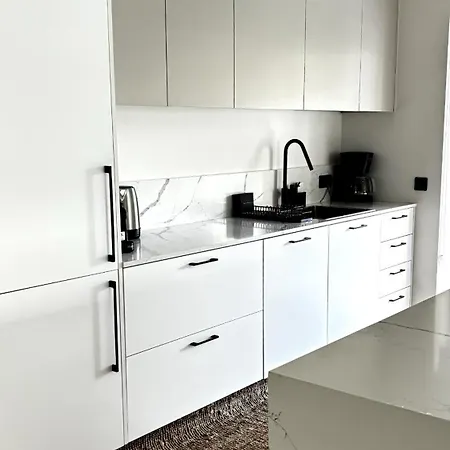 The White Marble - Spacious, 4br, 2ba By Bnc *