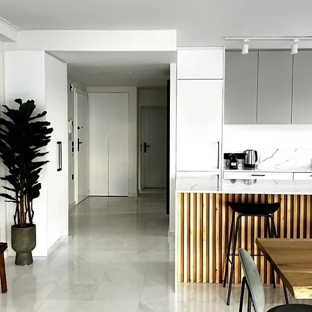 The White Marble - Spacious, 4br, 2ba By Bnc Athens