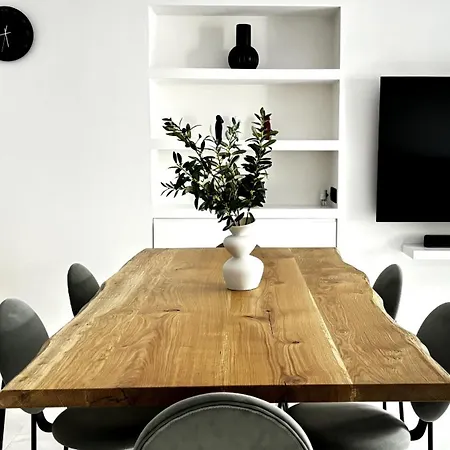 Apartment The White Marble - Spacious, 4br, 2ba By Bnc *